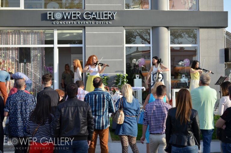 Τα εγκαίνια της Flower Gallery